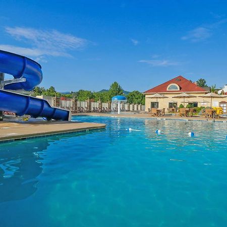 Music Road Resort Inn Пиджен Фордж Екстериор снимка